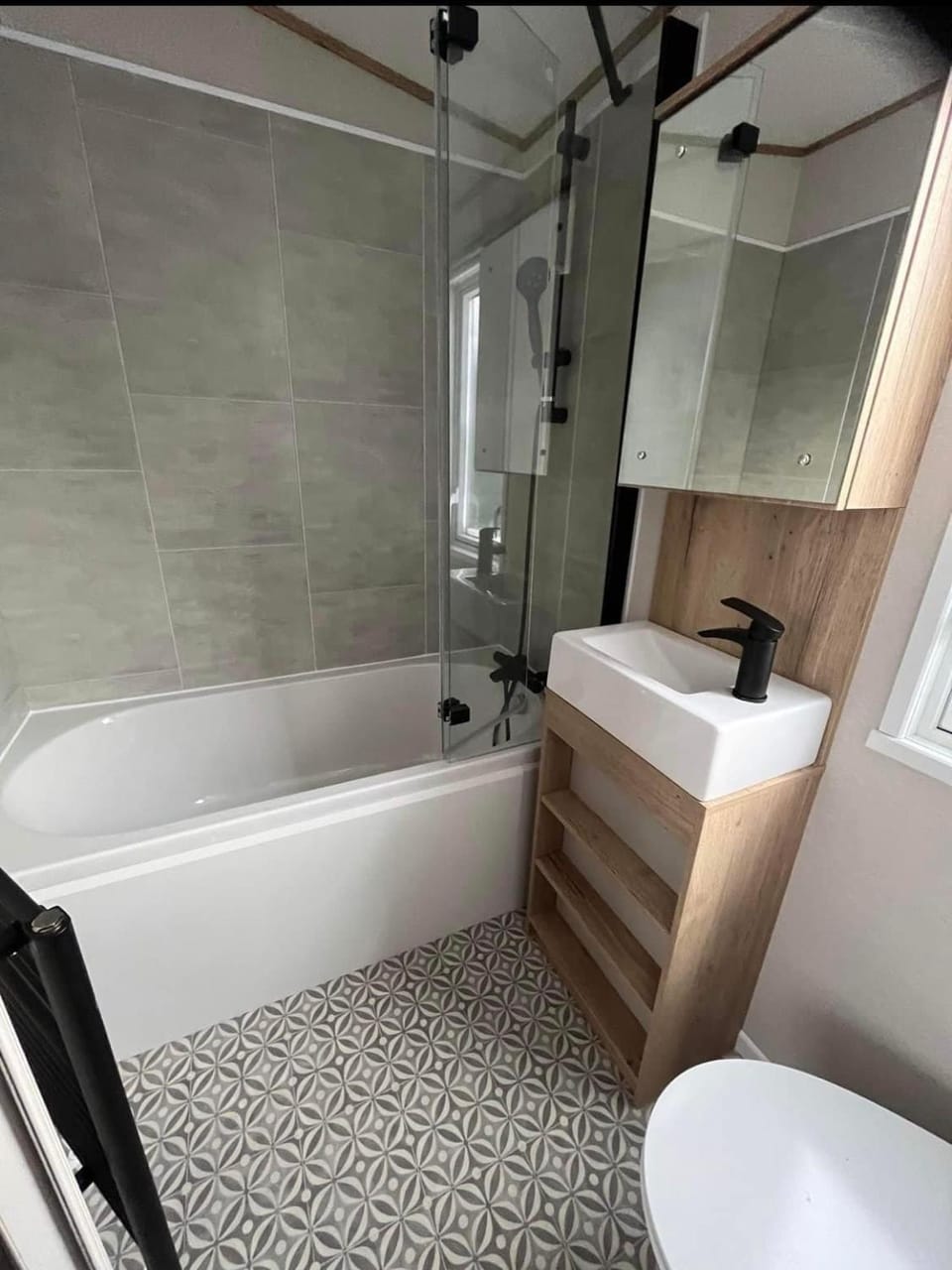 The Retreat 16 - pet friendly, WiFi, and a bath - Golden Palm Resort - Meadow Lakes Caravan & Lodge Hire Apartment in Chapel Saint Leonards