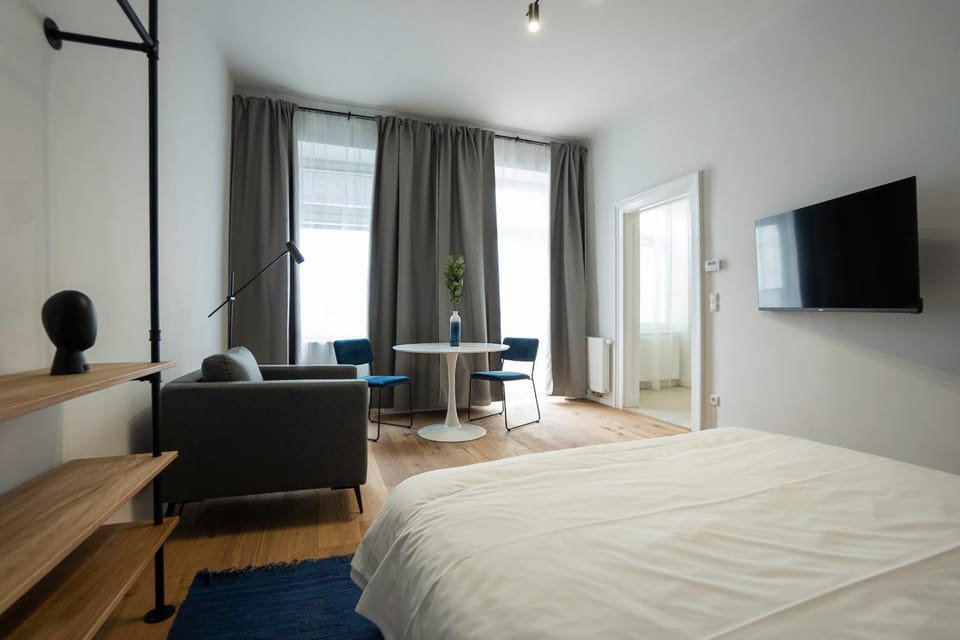 Bed, TV and multimedia, Bedroom, hair dresser