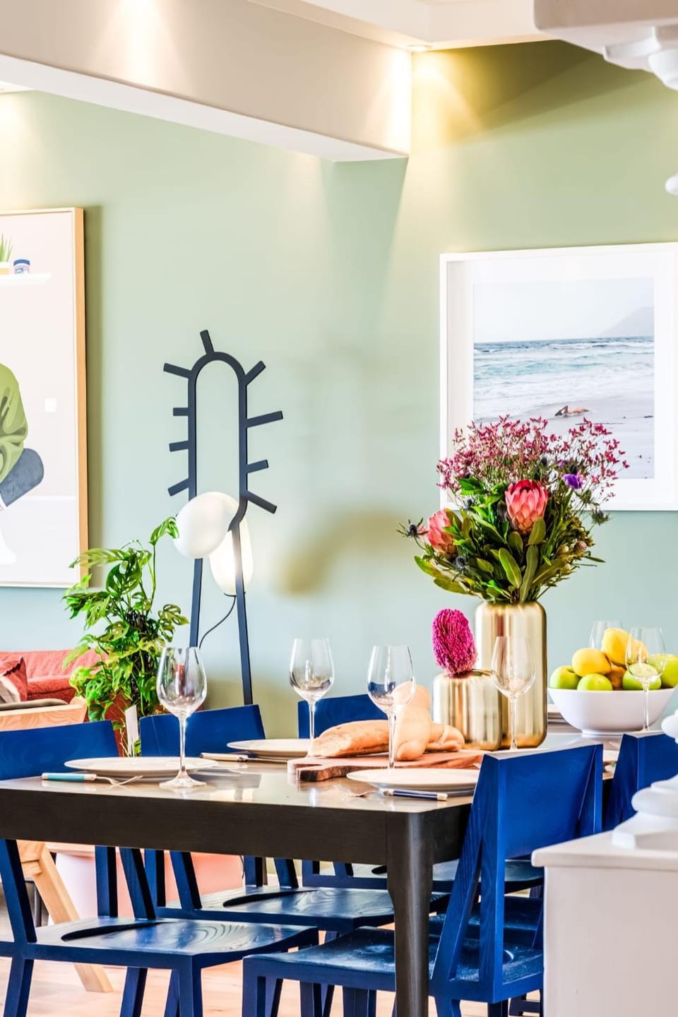 Decorative detail, Seating area, Dining area