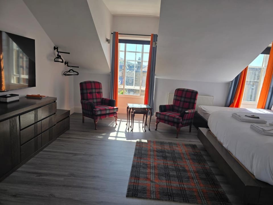 Bed, Seating area, Bedroom