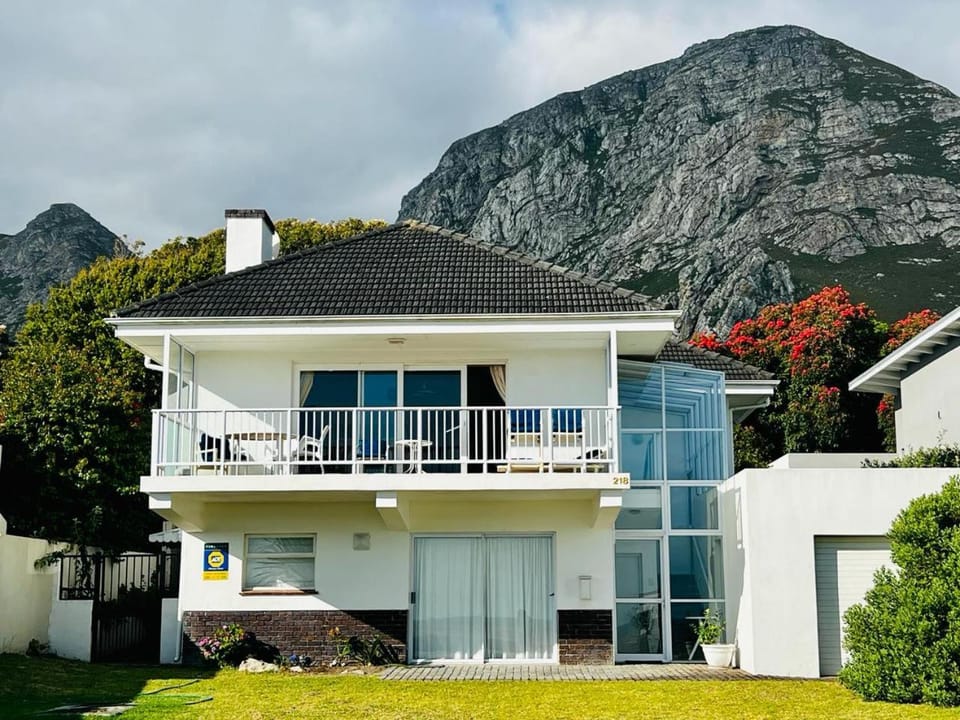 Shonalanga (The setting sun) House in Hermanus