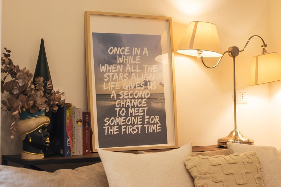 Bed, Living room, Photo of the whole room, Seating area, Bedroom, Text overlay
