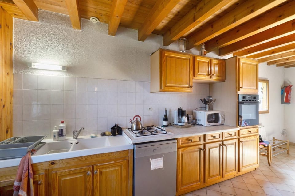 Kitchen or kitchenette, Living room