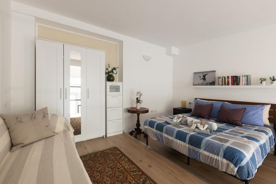Bed, Decorative detail, Decorative detail, Bedroom