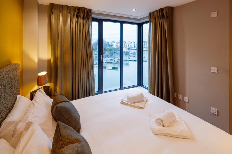 Bedroom, River view