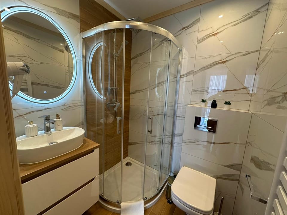 Shower, Toilet, Bathroom, heating, towels
