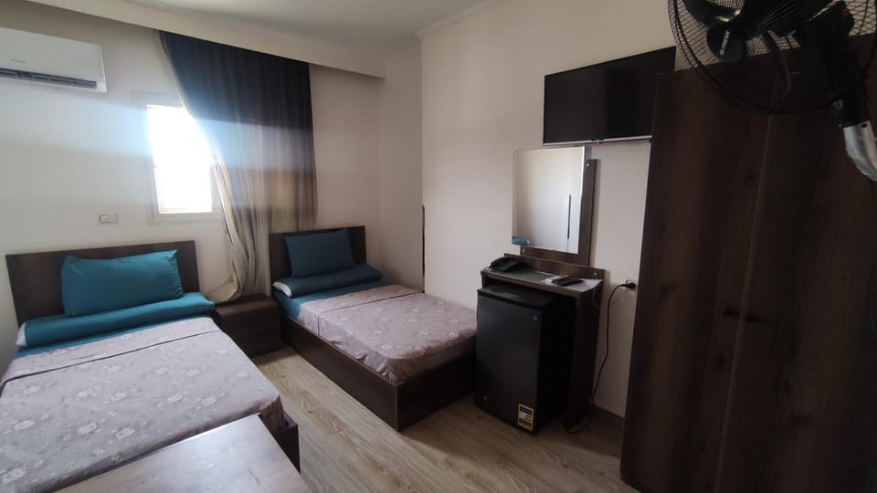 Bed, TV and multimedia, Photo of the whole room