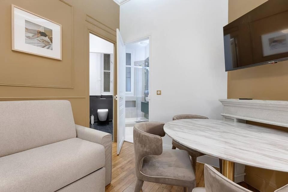 MyKeypers Luxury Parisian Flat - Heart of Paris Apartment in Paris