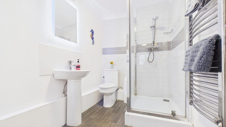 Castle Cove - 1 Bedroom Apartment - Tenby Apartment in Wales