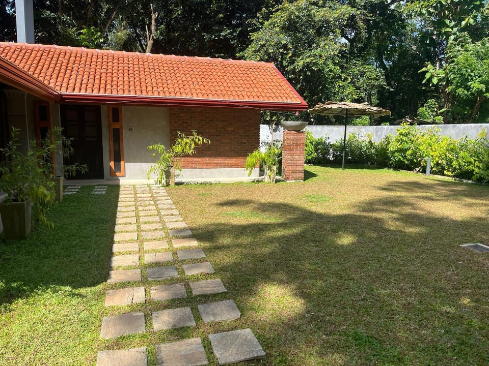Property building, Day, Natural landscape, Garden, Garden view