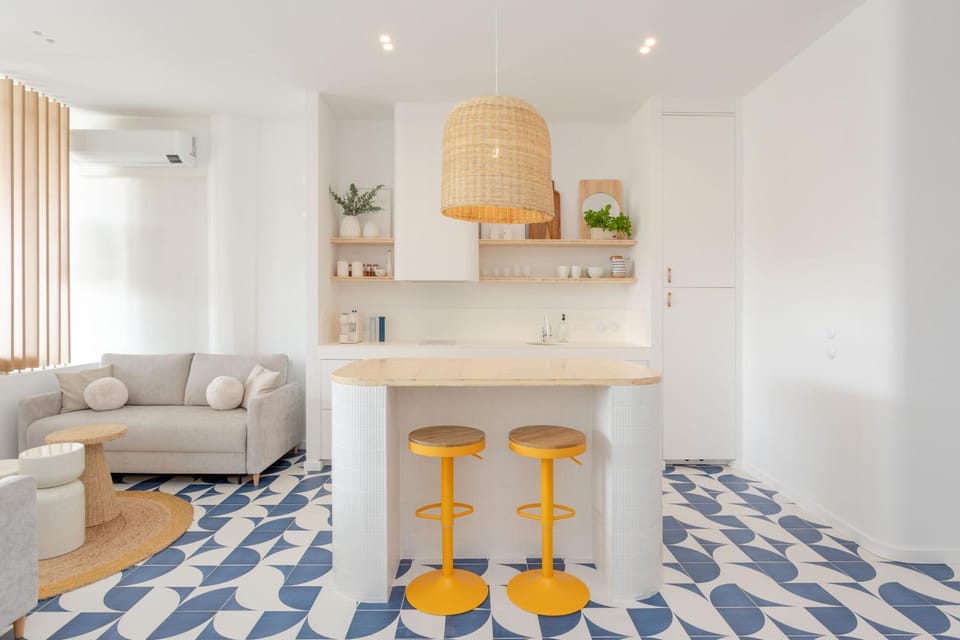 Kitchen or kitchenette, Seating area