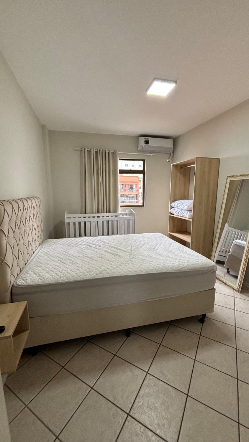 Apto com ótima localização, centro de Meia Praia Apartment in Porto Belo