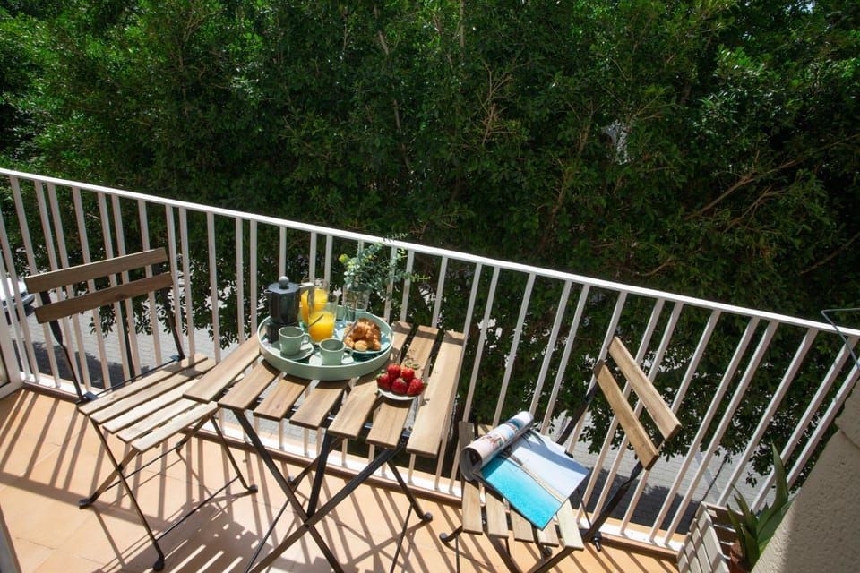 View (from property/room), Balcony/Terrace, Dining area