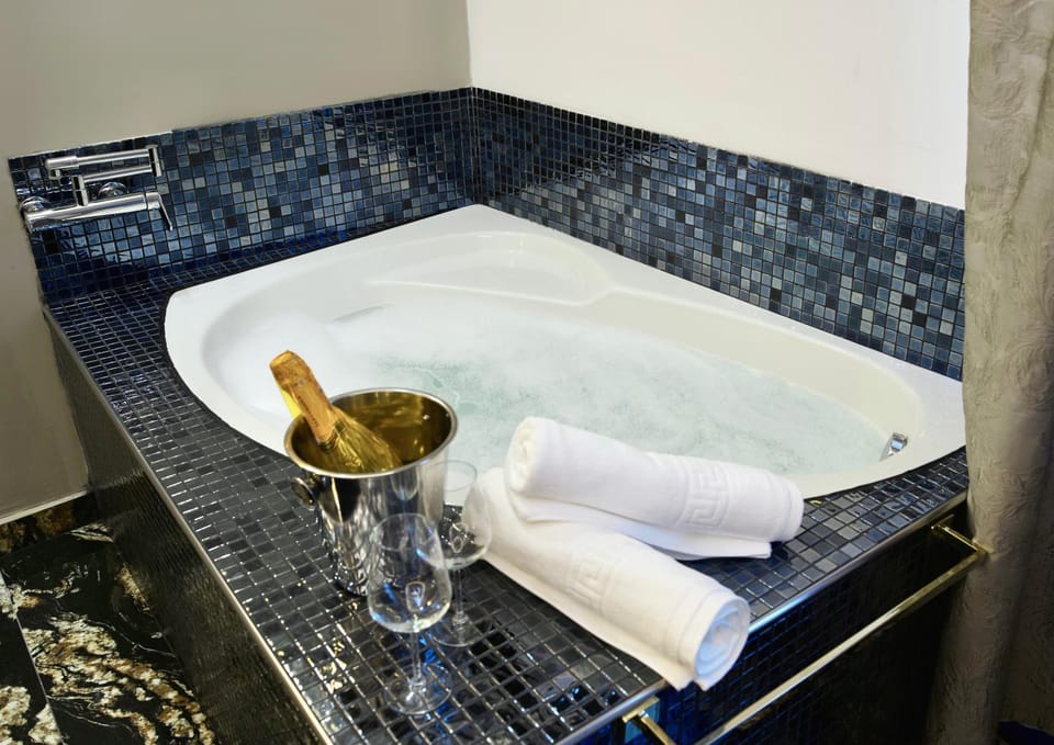 Black Suite Hydro Apartment in Montecatini Terme