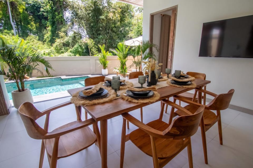 TV and multimedia, Dining area, Swimming pool