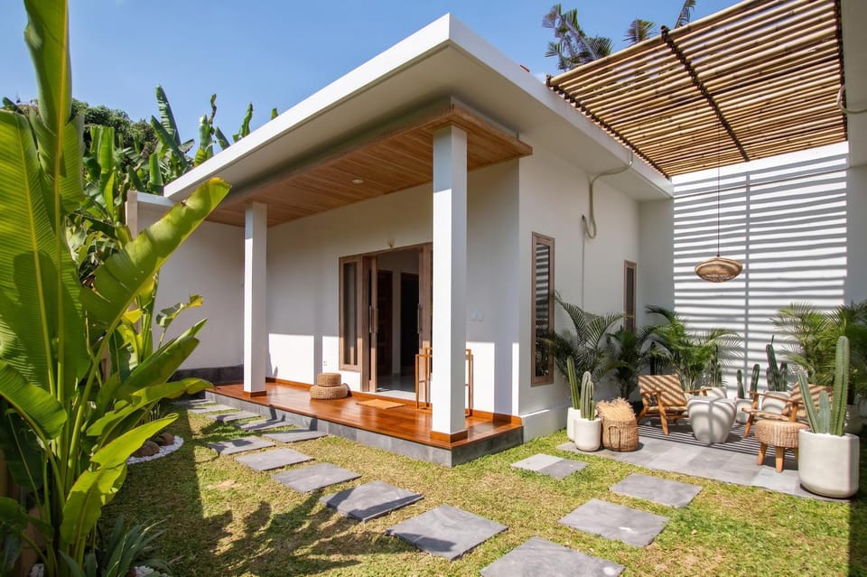 Property building, Patio, Garden