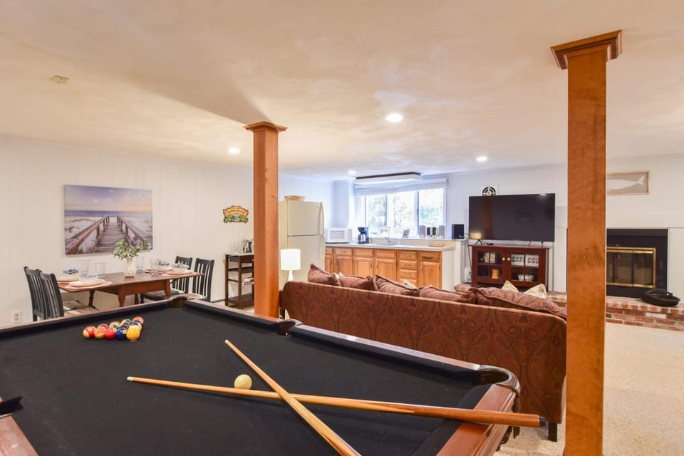Central AC Game Room & Outdoor Shower House in Orleans