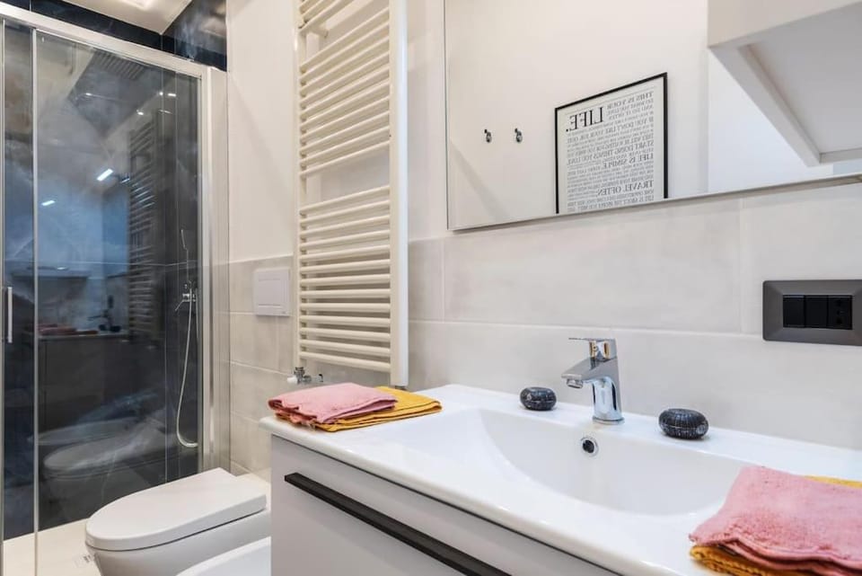 Frisi fast WiFi Aircon Flexyrent Apartment in Milan