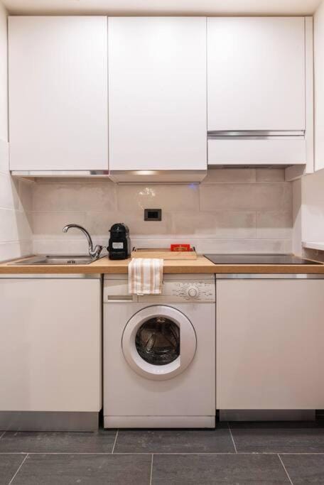 Frisi fast WiFi Aircon Flexyrent Apartment in Milan