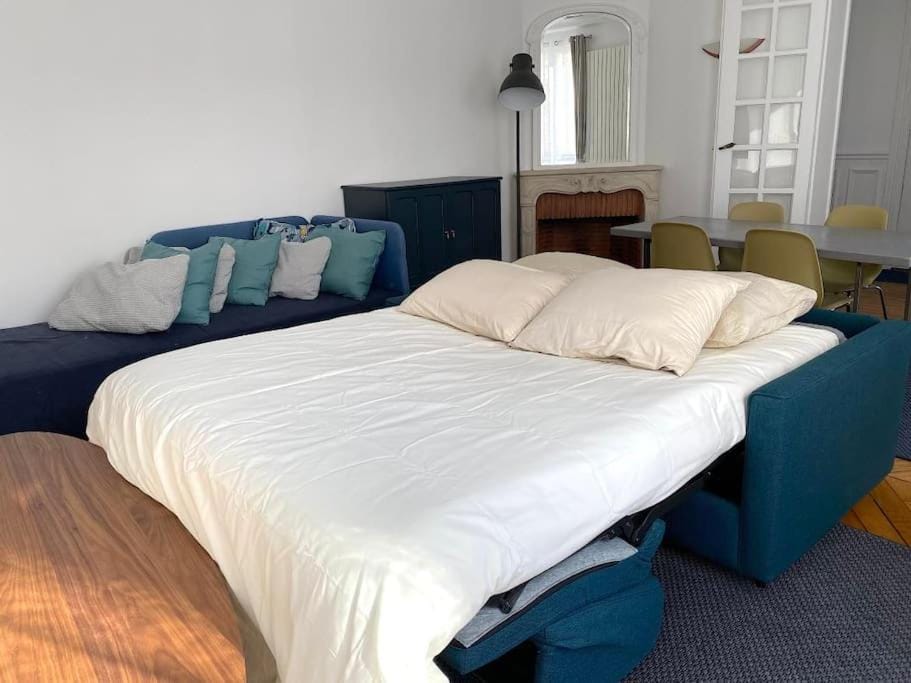 Mytripinparis - Large and Sunbathed 1Br - close to the Eiffel Tower Apartment in Paris