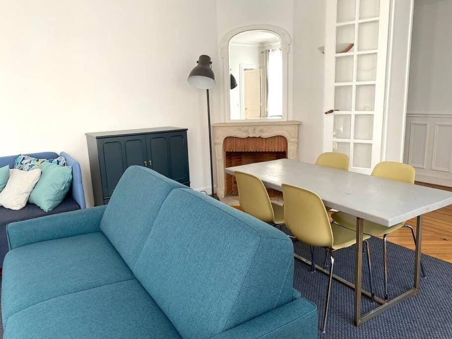 Mytripinparis - Large and Sunbathed 1Br - close to the Eiffel Tower Apartment in Paris