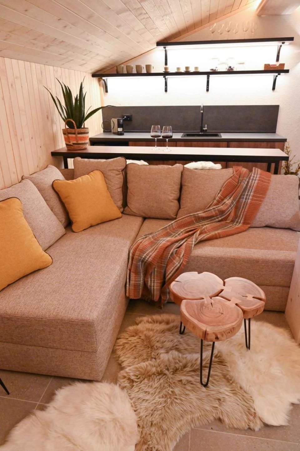 Living room, Seating area