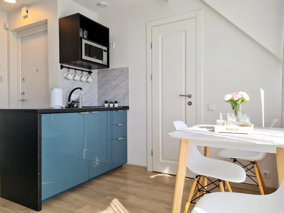 Kitchen or kitchenette, Dining area, minibar