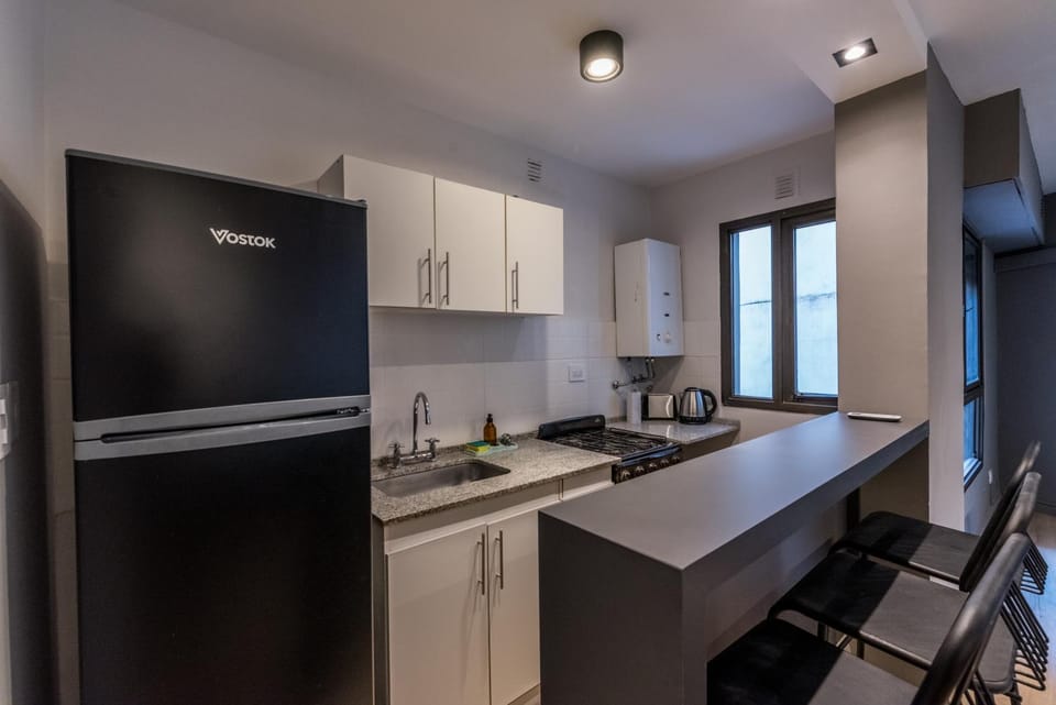 Kitchen or kitchenette, Dining area, minibar, oven, pet friendly, stove