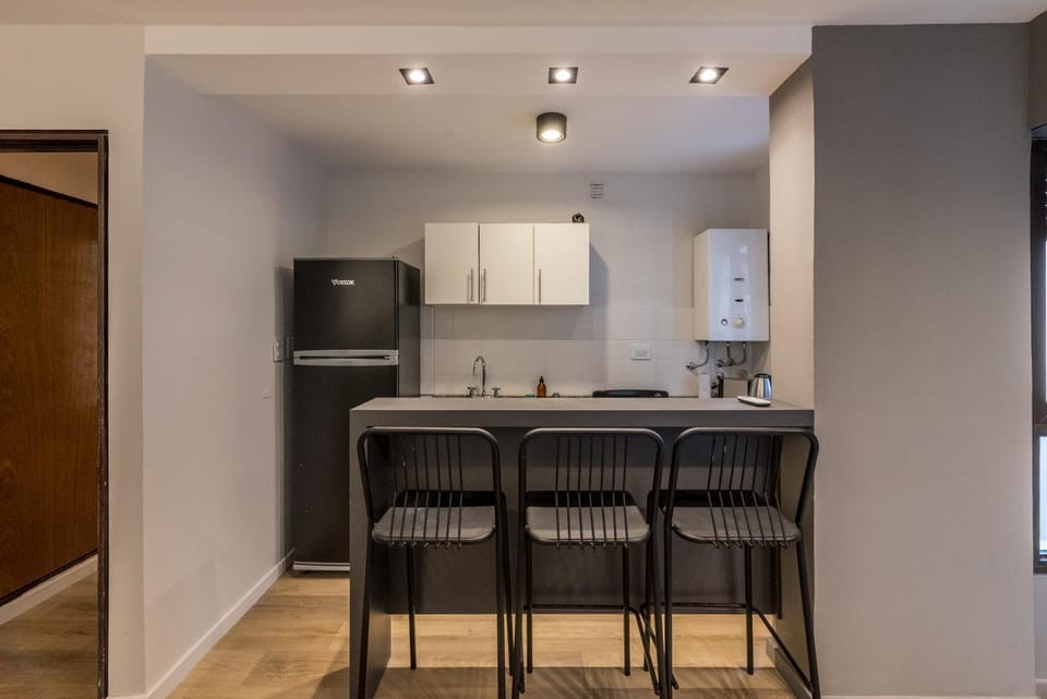 Kitchen or kitchenette, Dining area, minibar, oven, pet friendly, stove