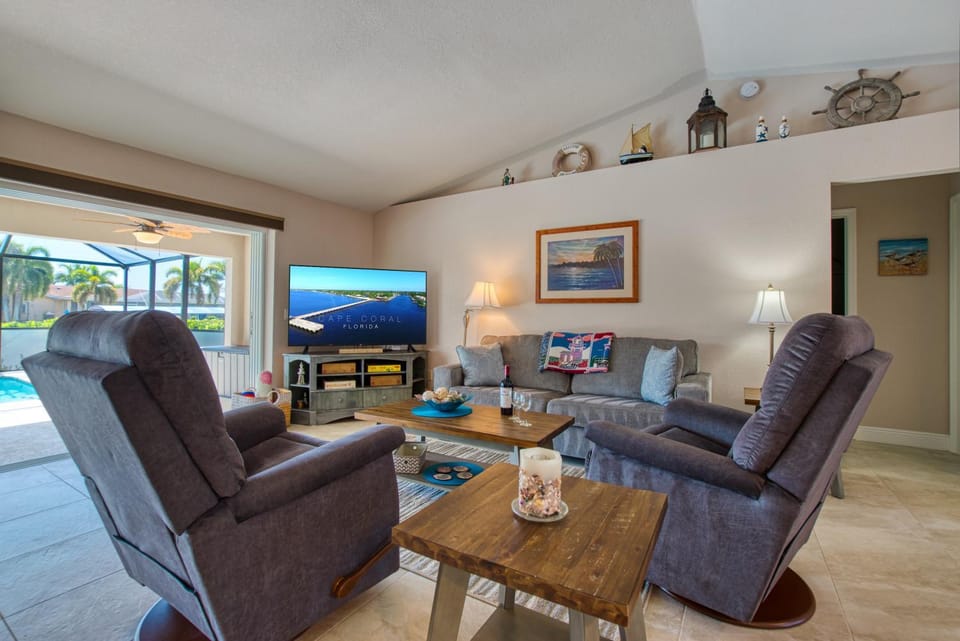 VILLA BOATERS DREAM - 3 BEDS 2 BATHS - 8 GUESTS - GULF ACCESS & POOL/SPA - INCL.10% OFF BOAT RENTAL Villa in Cape Coral