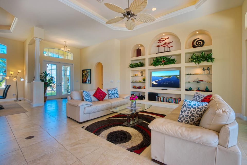 VILLA CALLA - 3 BEDS - 4,5 BATHS - 6 GUESTS - GULF ACCESS & POOL/SPA - INCL.10% OFF BOAT RENTAL Villa in Cape Coral
