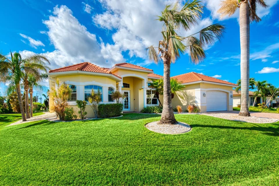 VILLA CALLA - 3 BEDS - 4,5 BATHS - 6 GUESTS - GULF ACCESS & POOL/SPA - INCL.10% OFF BOAT RENTAL Villa in Cape Coral