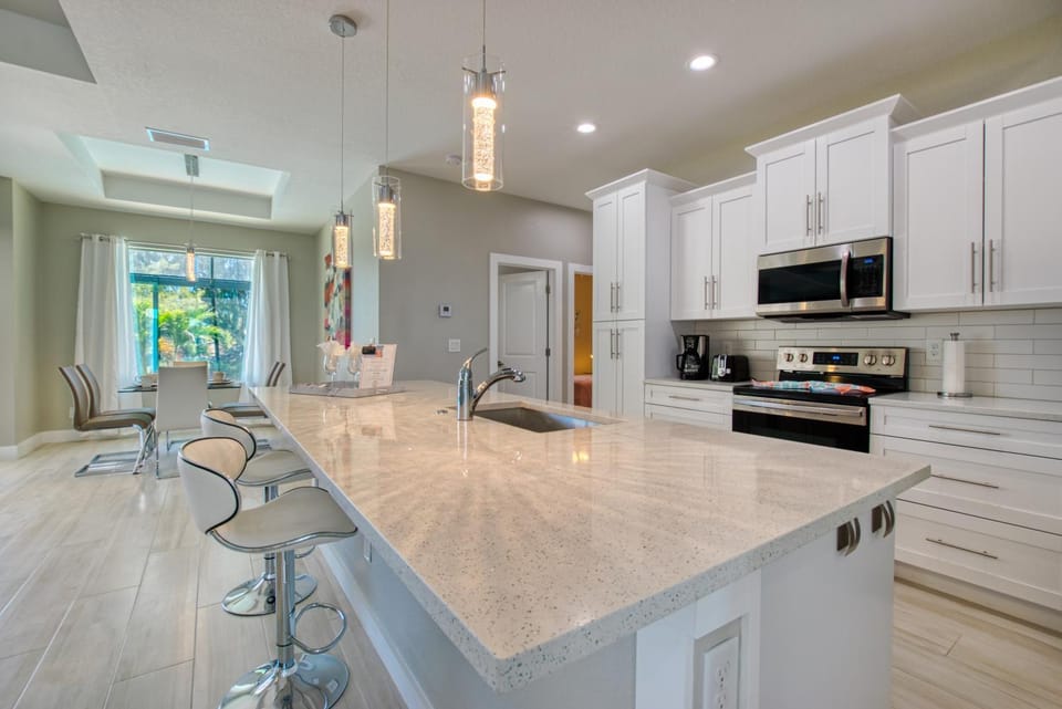 VILLA COZY FLAMINGO - 3 BEDS - 2 BATHS - 6 GUESTS - WATERVIEW & POOL/SPA - INCL. 10% OFF BOAT RENTAL Villa in Cape Coral