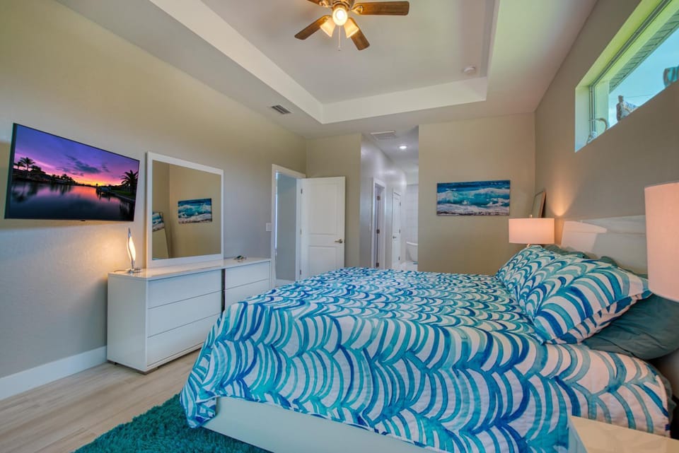 VILLA COZY FLAMINGO - 3 BEDS - 2 BATHS - 6 GUESTS - WATERVIEW & POOL/SPA - INCL. 10% OFF BOAT RENTAL Villa in Cape Coral