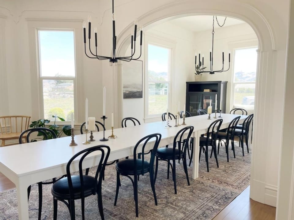 Luxury hot tub wine country Victorian near SLO House in Sierra Nevada