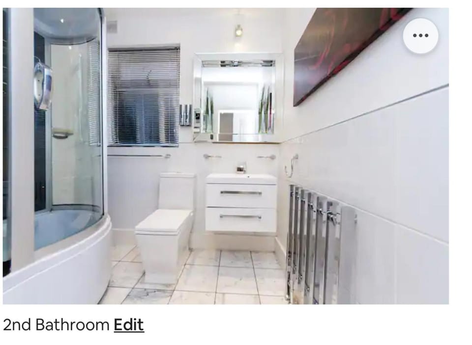 4 Bed Flat - Sleeps 14 - Parking - Game Room -Wifi Apartment in London Borough of Croydon