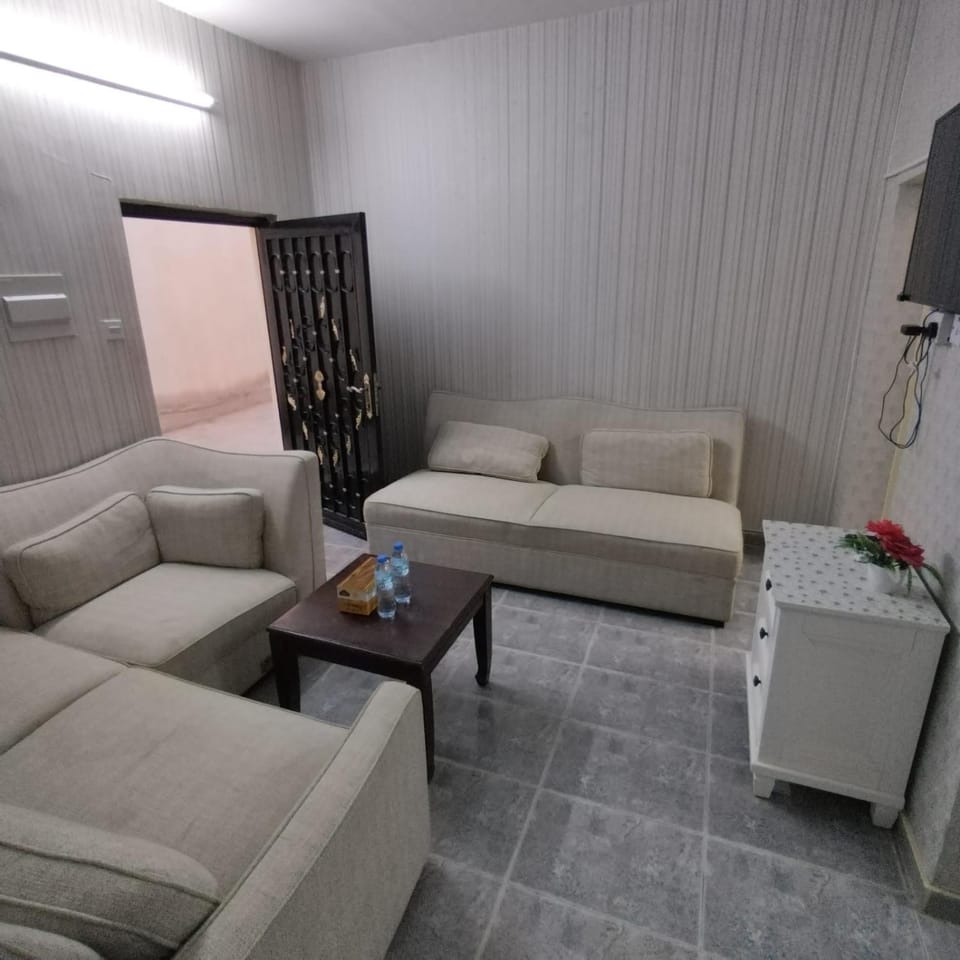 Communal lounge/ TV room, TV and multimedia, Living room, Seating area