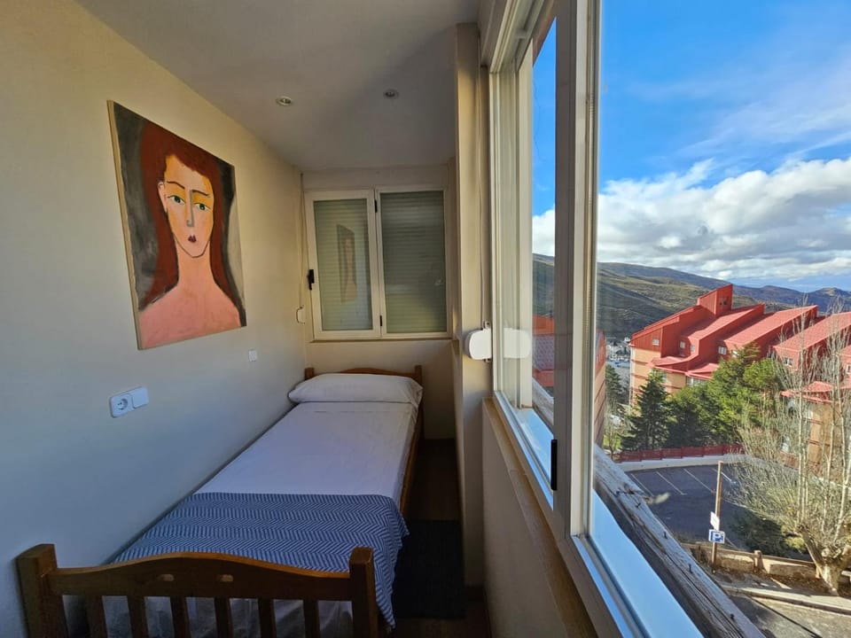 Bed, View (from property/room), Photo of the whole room, Bedroom