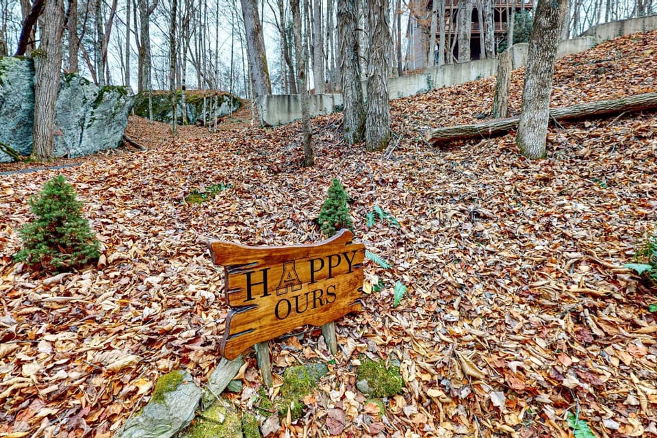 Happy Ours House in Watauga