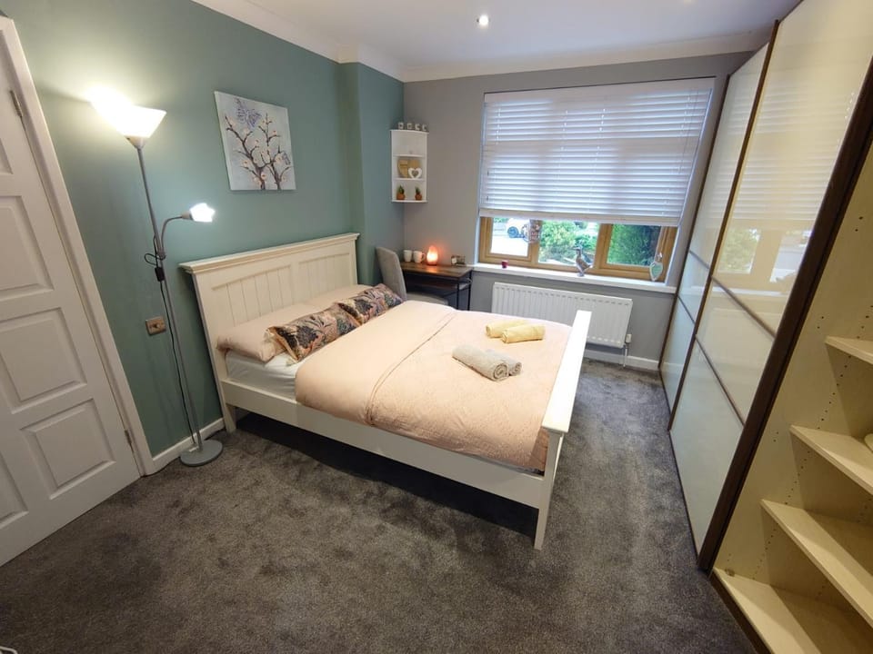 Bed, Photo of the whole room, Bedroom, wardrobe