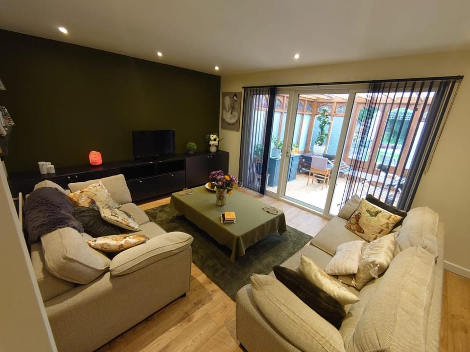 Communal lounge/ TV room, Communal lounge/ TV room, TV and multimedia, Seating area