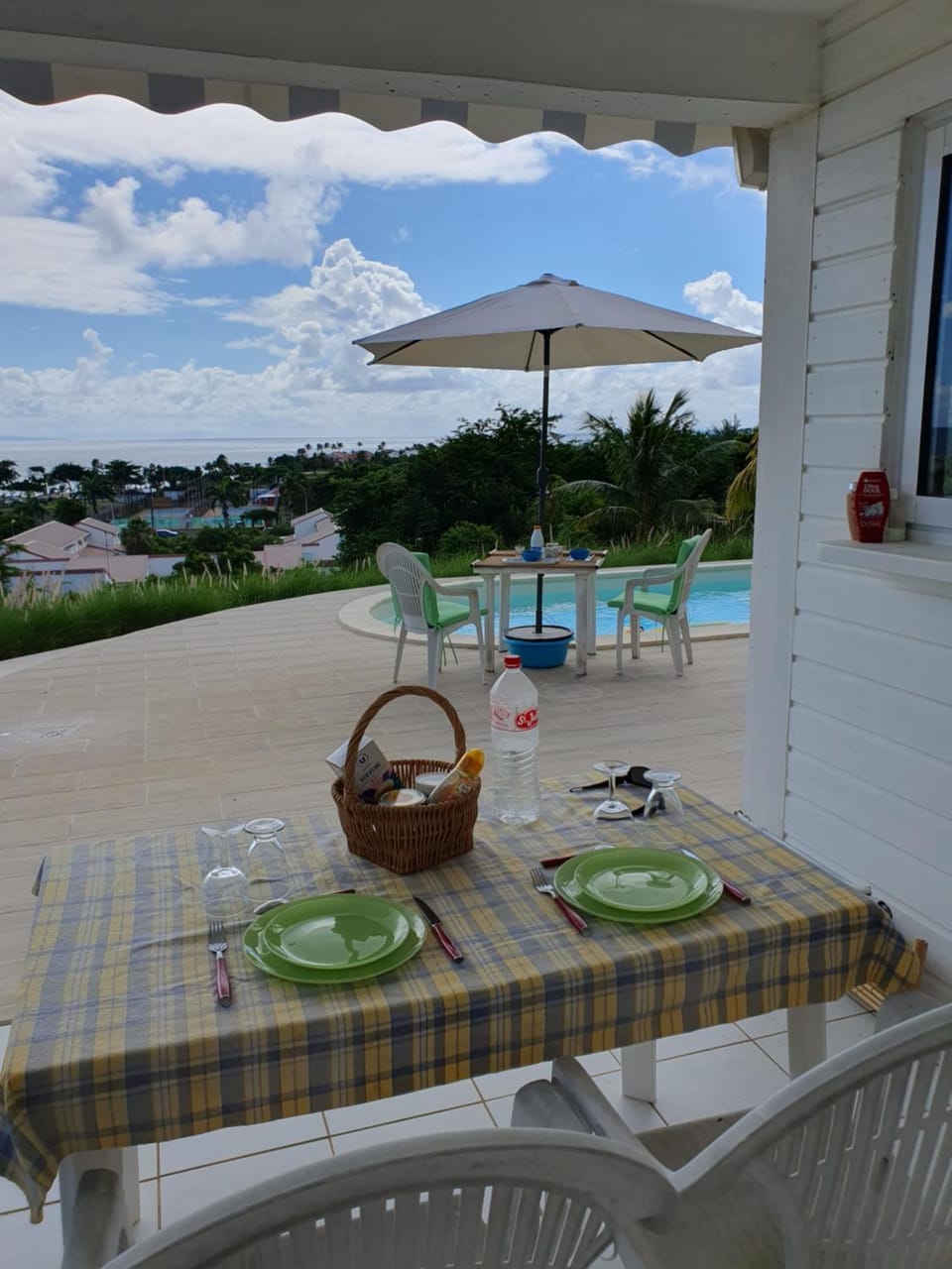 Dining area, Pool view, Sea view