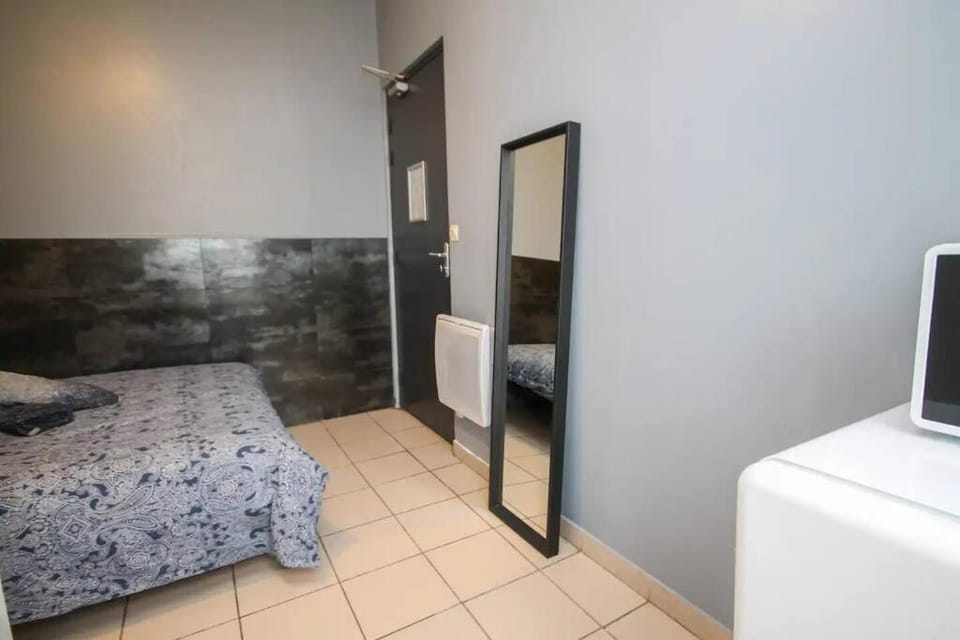 01 - Chambre avec lit double idéal JO 2024 Apartment in Saint-Denis, France