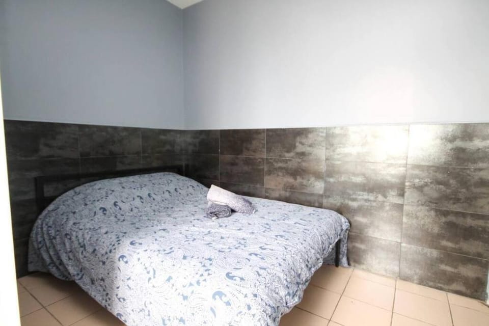 01 - Chambre avec lit double idéal JO 2024 Apartment in Saint-Denis, France