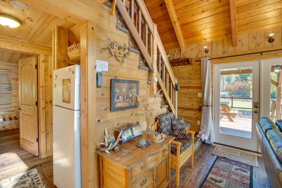 Cozy Easton Cabin on the Yakima River! Cabin in Roslyn