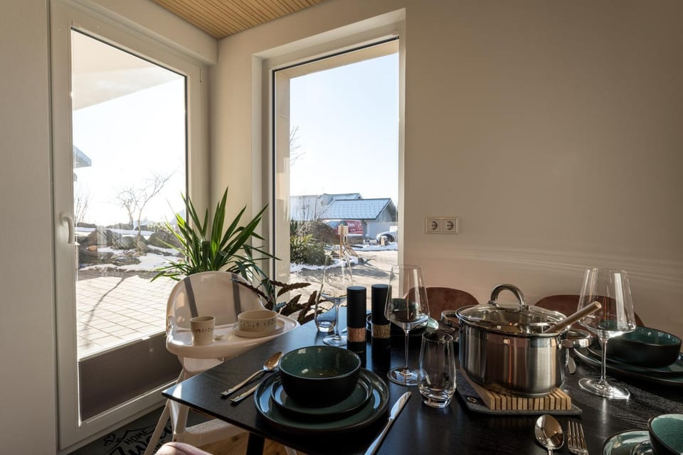 Dining area, Food