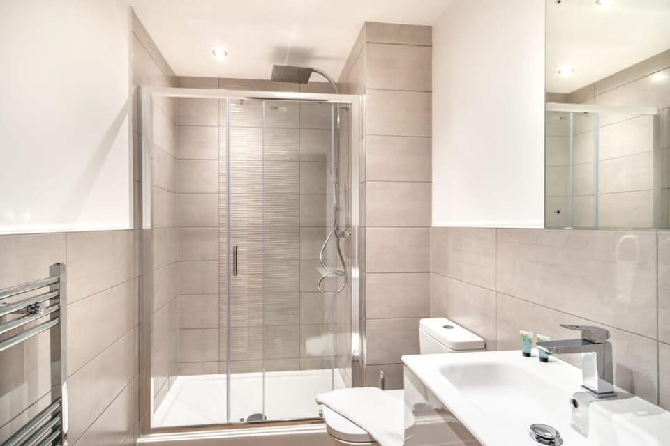 StayZeni, Alexandra Rise Manchester 2 Bed Flat Apartment in Stretford