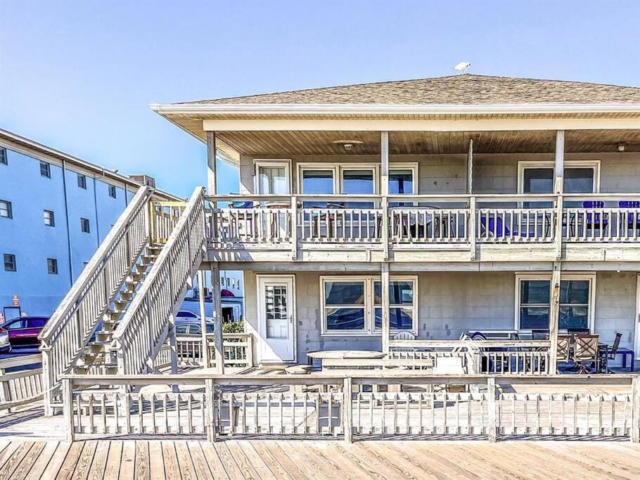Ocean front * Boardwalk * Private Balcony House in Ocean City