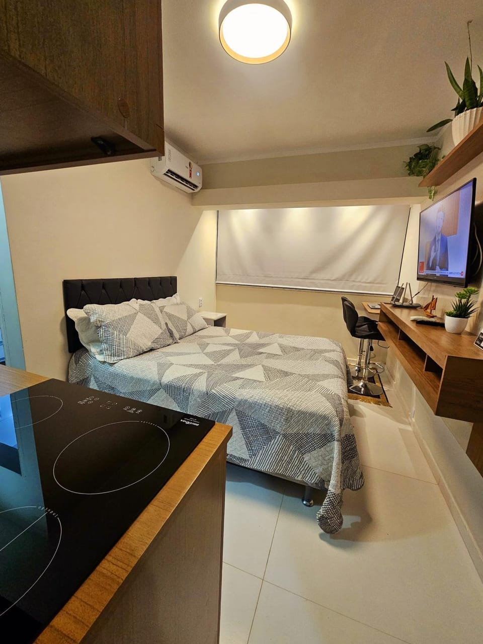 TV and multimedia, Photo of the whole room, Bedroom, air conditioner