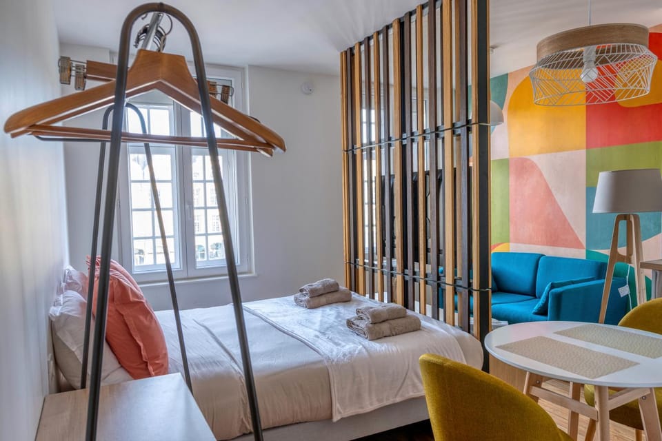 Bed, Living room, Dining area, towels